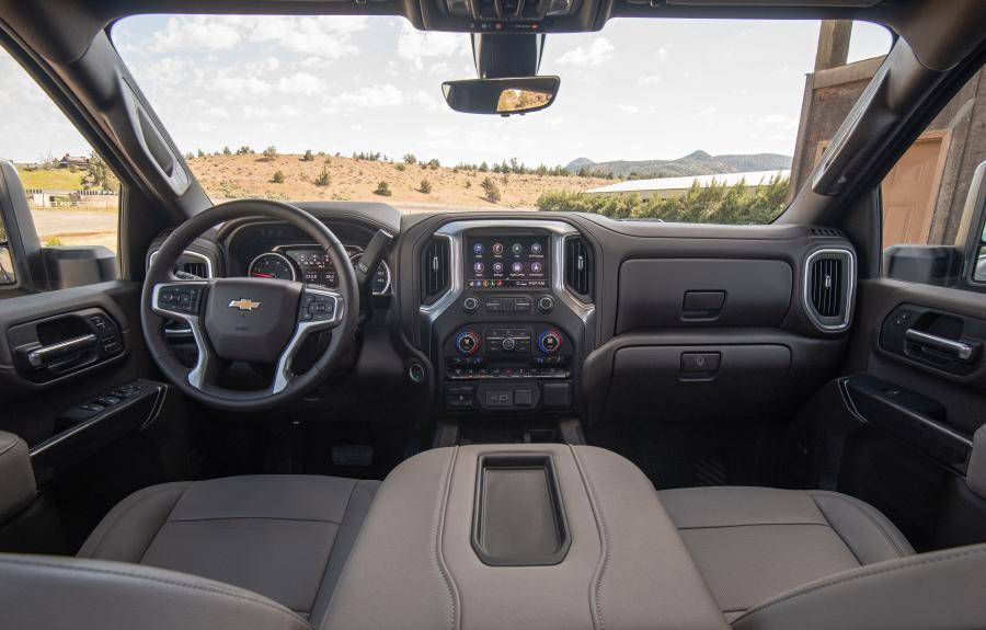 Торпедо Chevrolet Silverado 2500 HD LTZ Z71 Crew Cab 2019 года  (фото 8 из 17)